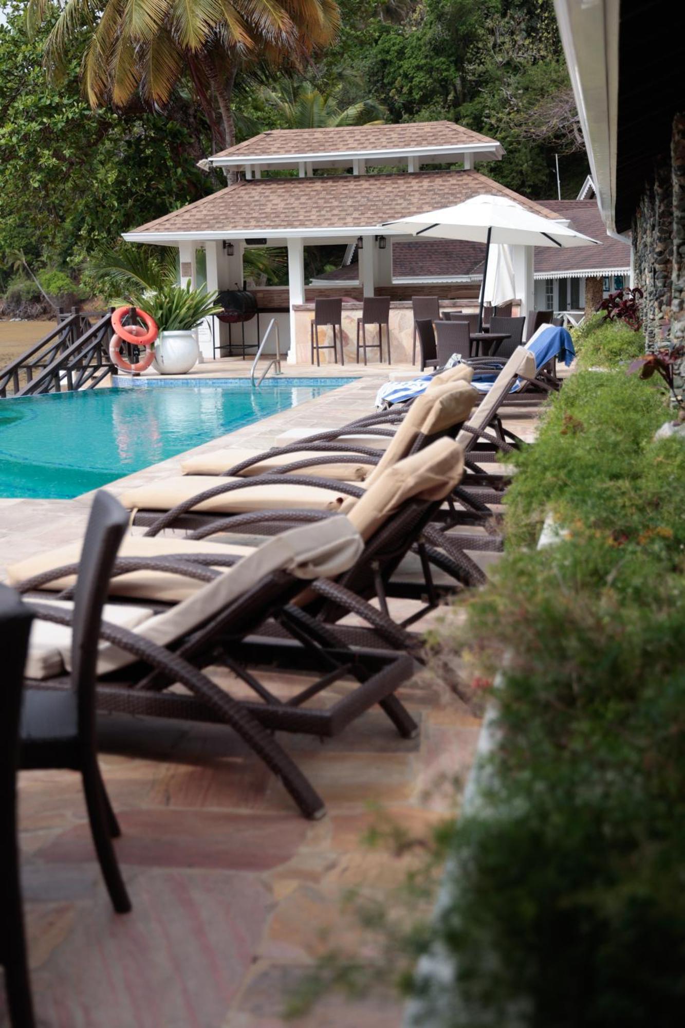 Blue Waters Inn Speyside ภายนอก รูปภาพ